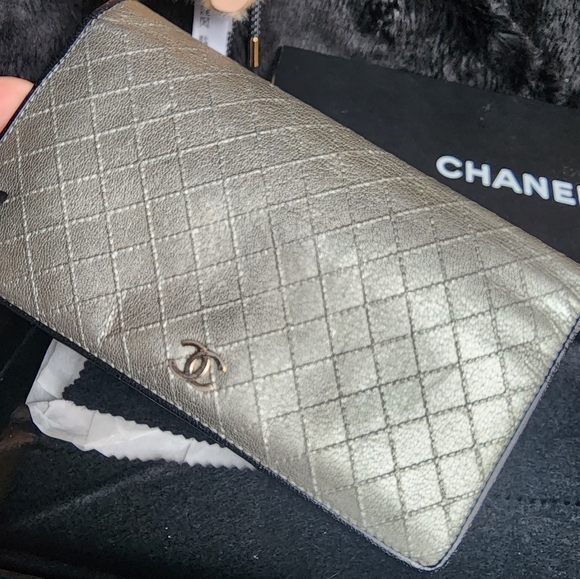 CHANEL Metallic Quilted Bi Fold Wallet - Picture 4 of 15